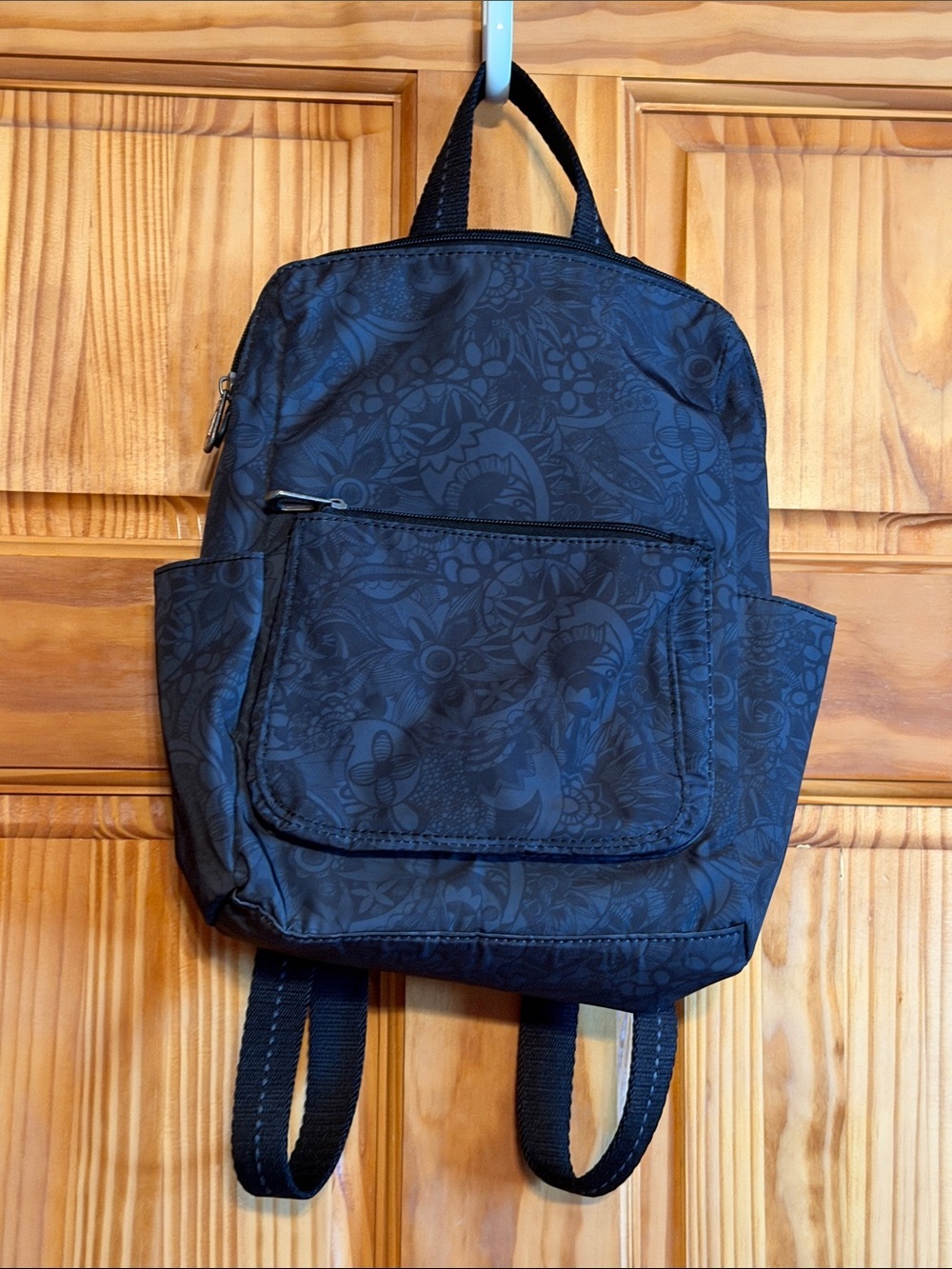 Sakroots Loyola Style 109500 Black SD Convertible Backpack Crossbody Bag